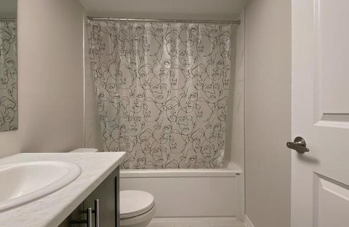 Ottawa Division House | Fully Furnished En-Suite Basement