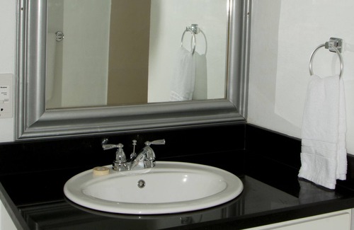 Savannes Apartment | Fully furnished/modern apartment with ocean view, 5 mins from the beach