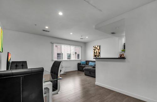 Wilshire Apartment | Fully furnished one bedroom with full bathroom in Koreatown