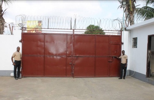 Monrovia House | Fully Furnished & Serviced 1Bed apartment Twenty