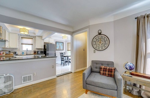 Dearborn House | Fully Furnished & Tasteful Home - West Dearborn