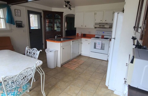 Geneva House | Fully furnished yr round home near Seneca Lake, on Wine trail, Family Friendly