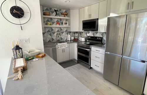 Bermuda Dunes Condo | Fully Remodeled Golf Course Mid-Century Condo with Mountain Views