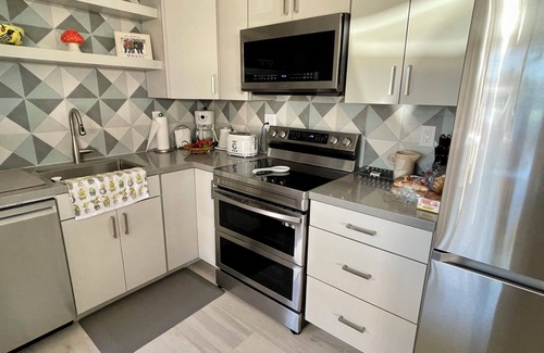 Bermuda Dunes Condo | Fully Remodeled Golf Course Mid-Century Condo with Mountain Views