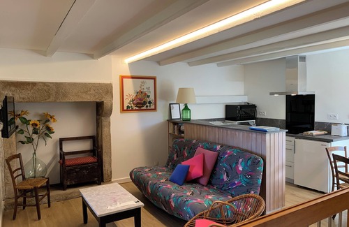 Perols-sur-Vezere House | Fully Renovated 2-Bedroom Guest House, Large Private Grounds, Patio & Garden