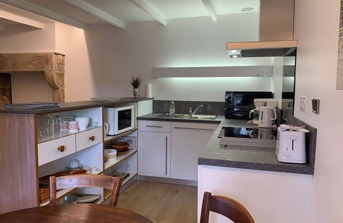 Perols-sur-Vezere House | Fully Renovated 2-Bedroom Guest House, Large Private Grounds, Patio & Garden