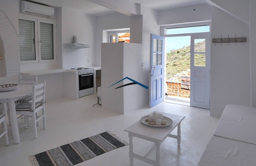 Ioulida Apartment | Fully renovated apartment in the heart of Ioulida