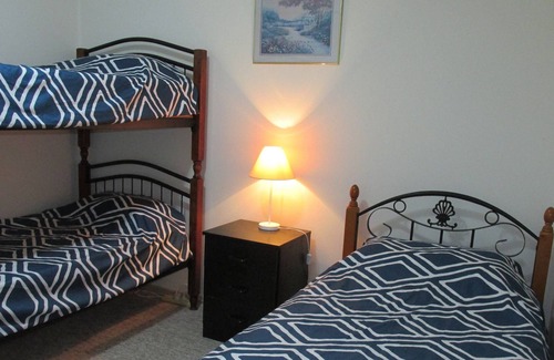 Nerang Villa | Fully Self Contained 2BR Villa Unit on River Town Acreage. Safe Quiet Area.