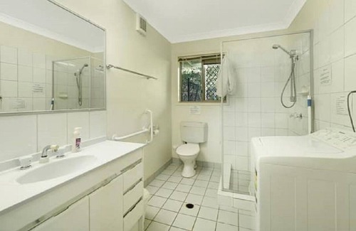 Nerang Villa | Fully Self Contained 2BR Villa Unit on River Town Acreage. Safe Quiet Area.