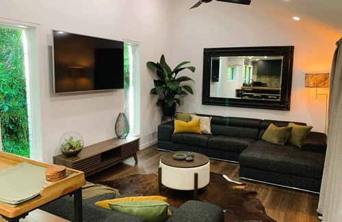 Carrara Apartment | Fully Self-contained Spacious Granny Flat/Pool House at Rear of Owner's Home.