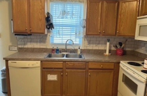 Mount Aetna House | Fully stocked 3 Bedroom Home with Attached Garage and Large Fenced yard