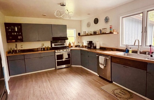 New Paltz House | Fully stocked creekside retreat with sauna and privacy