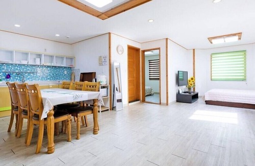 Jeongseon House | Fun and Happy pension