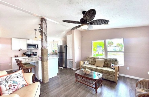 Biggar House | Fun Beach House-Less than 5 miles to the beach!