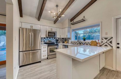 Chandler House | Fun Desert Getaway With Private Free Heated Pool!