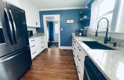 Aiken House | Fun House/King Bed - Close to Town/Full of Entertainment!