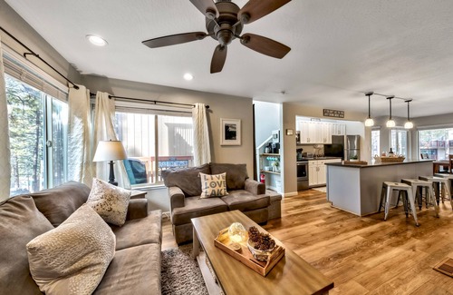 Zephyr Cove House | Fun in the sun in Tahoe, near Lake & Pool, downtown,shopping,food,P hot tub max6