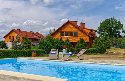 Ryn House | Funaberia -25 hektarowa luksusowa posiadłość z basenem, jacuzzi, sauną, boiskiem wielofunkcyjnym