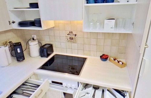 Seebach Apartment | Functional 3BR Stay with Balcony