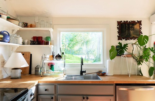Durham Other | Funky abode with a fireplace place for a small family or artists- pet-friendly!