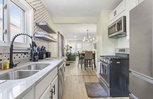 Ferndale House | Funky Ferndale Pad Walk DT Ferndale n