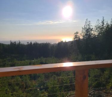 Juan de Fuca Electoral Area Bed & Breakfast | Funky Forest Bnb