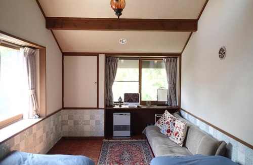 Akakura Onsen House | Funky Monkey Lodge, Myoko ファンキーモンキーロッジ 妙高