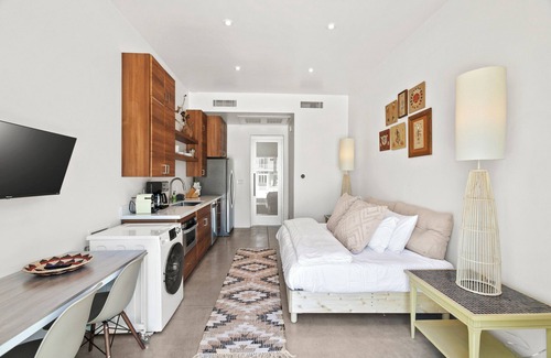 Roosevelt Apartment | Funky Pool Side Cabana in DTPHX