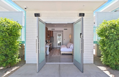 Roosevelt Apartment | Funky Pool Side Cabana in DTPHX