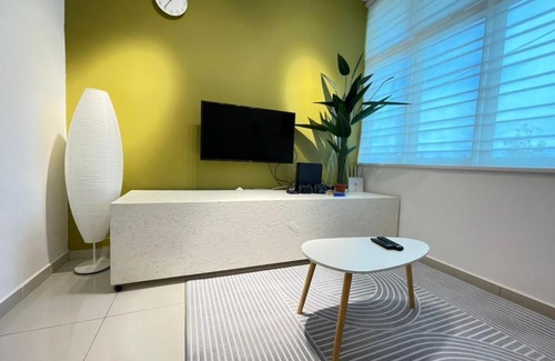 Sungai Tiram House | Funkyvila2 9PAX Near IIUM, KMC, TarC, BBQ, PS4