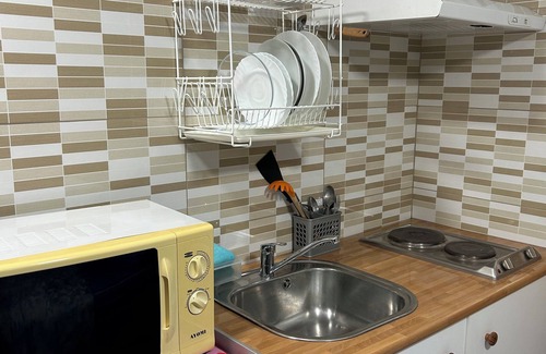 Collblanc y La Torrassa Apartment | Furnished and equipped studio for rent with expenses included, ideal for one person,