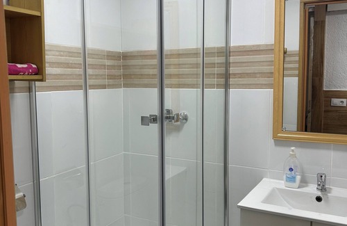 Collblanc y La Torrassa Apartment | Furnished and equipped studio for rent with expenses included, ideal for one person,