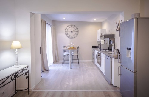 Carosse Apartment | Furnished tourist accommodation, classified 4 * with swimming pool, 2 to 3 people in St Gilles les Bains