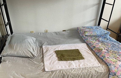 Gibsons House | Furnished 3 bedrooms and 1.5 bathroom upstairs suite
