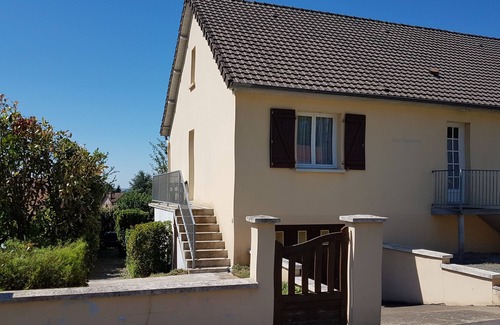 Bagnoles-de-l'Orne Apartment | furnished apartment with all mod cons in a detached house with a garden