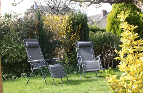 Bagnoles-de-l'Orne Apartment | furnished apartment with all mod cons in a detached house with a garden