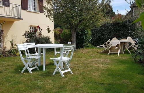 Bagnoles-de-l'Orne Apartment | furnished apartment with all mod cons in a detached house with a garden