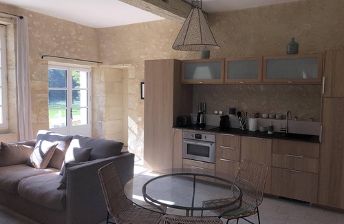 Salleboeuf Apartment | Furnished cottage accommodation with pool close to Bordeaux