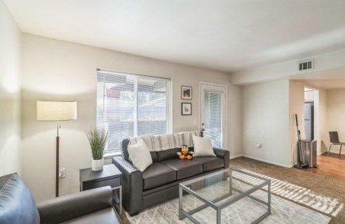 Harlow Apartment | Furnished Cozy Retreat Minutes from Autzen Stadium
