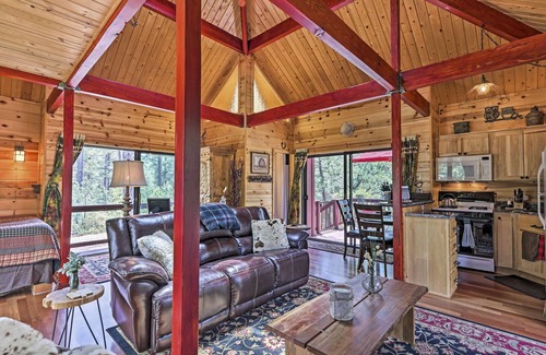 Strawberry Cabin | Furnished Deck: Romantic Strawberry/Pine Studio!