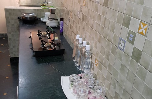 Ballygunge Apartment | FURNISHED FLAT WITH KITCHENETTE IN HEART OF SOUTH KOLKATA - BALLYGUNGE