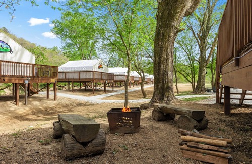 Stanton RV Rental | Furnished Glamping Tent/King Bed/Access to the Red River - Elusive Elk - #1