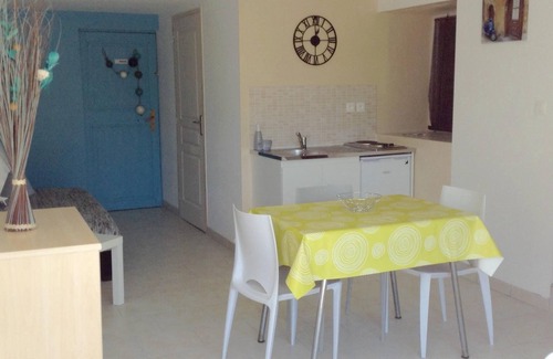 Aubenas Apartment | Furnished holiday studio with POOL access