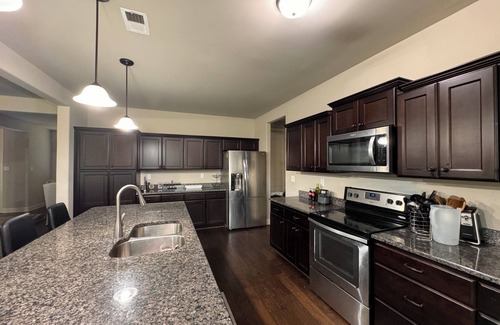 Ellendale House | Furnished Home with 4 Bedrooms and Prime Location for Nurses & Executives
