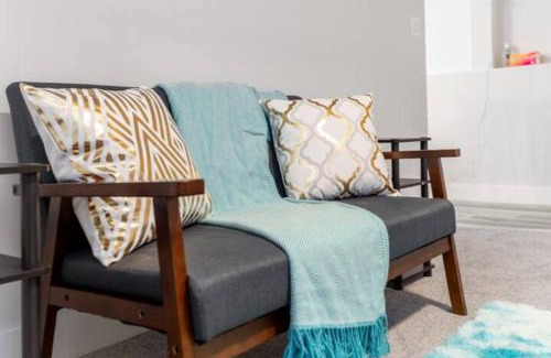 Southwest Edmonton House | Furnished Room-5 Close to U of A in Edmonton - with Shared Spaces