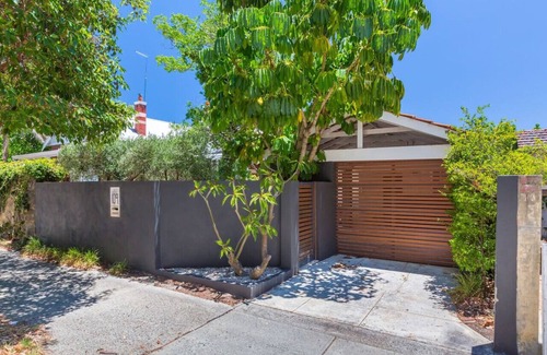 Subiaco House | Fusion of 20th century charm & modern convenience!