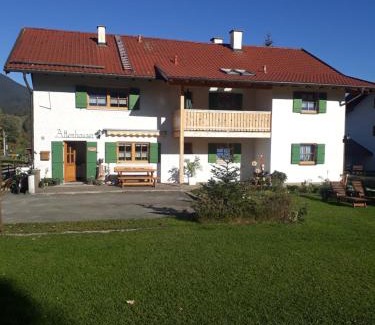 Unterammergau House | Gästehaus Attenhauser