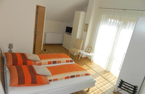 Gau-Weinheim House | Gästehaus Borniger