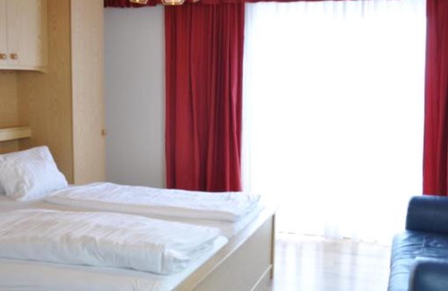 Podersdorf am See Hotel | Gästehaus Herlinde