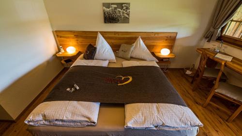 Frohnd Apartment | Gästehaus Holzer Kreuz - Gästezimmer Veilchen für 2 Personen inkl Landfrühstück
